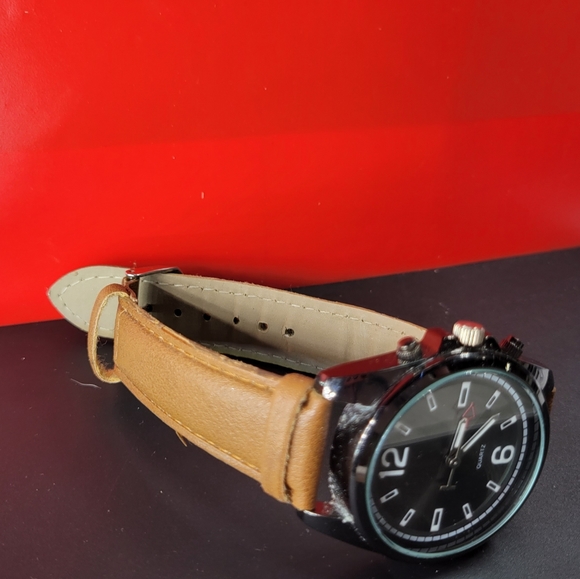 Men's Watch - Picture 8 of 10